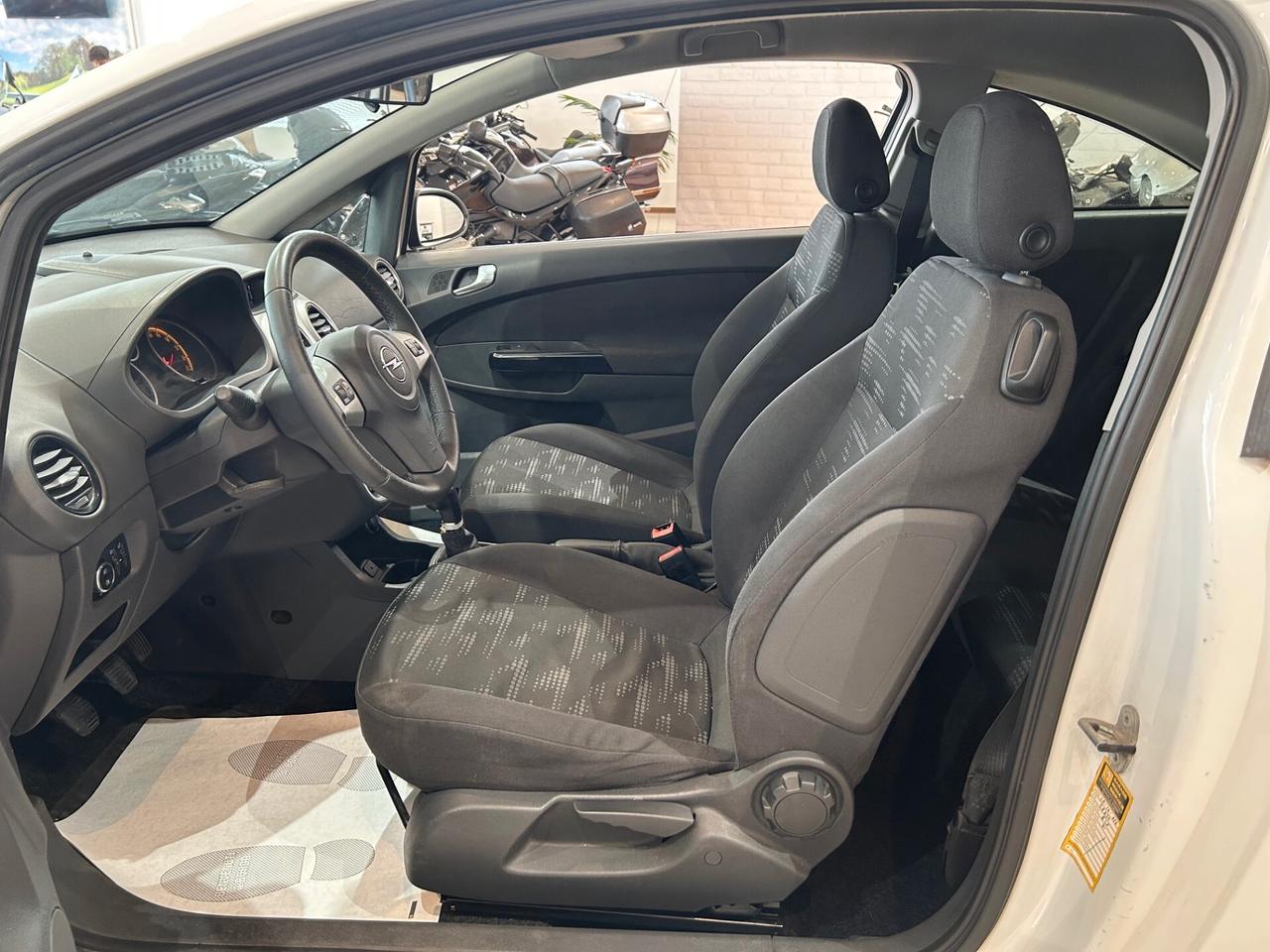 Opel Corsa 1.0 12V 3 porte One