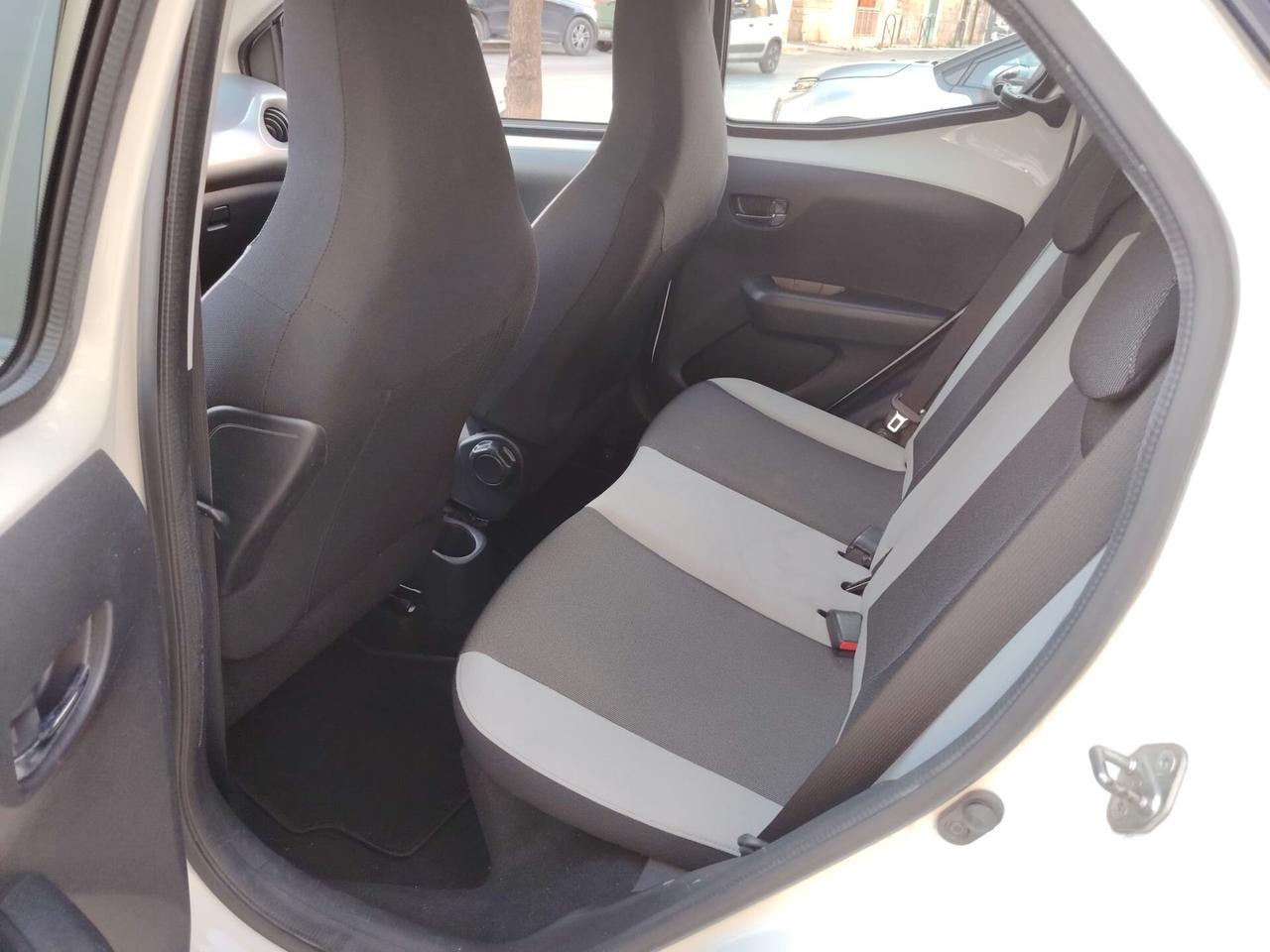 Toyota Aygo 1.0 VVT-i 69 CV 5 porte x-play TSS