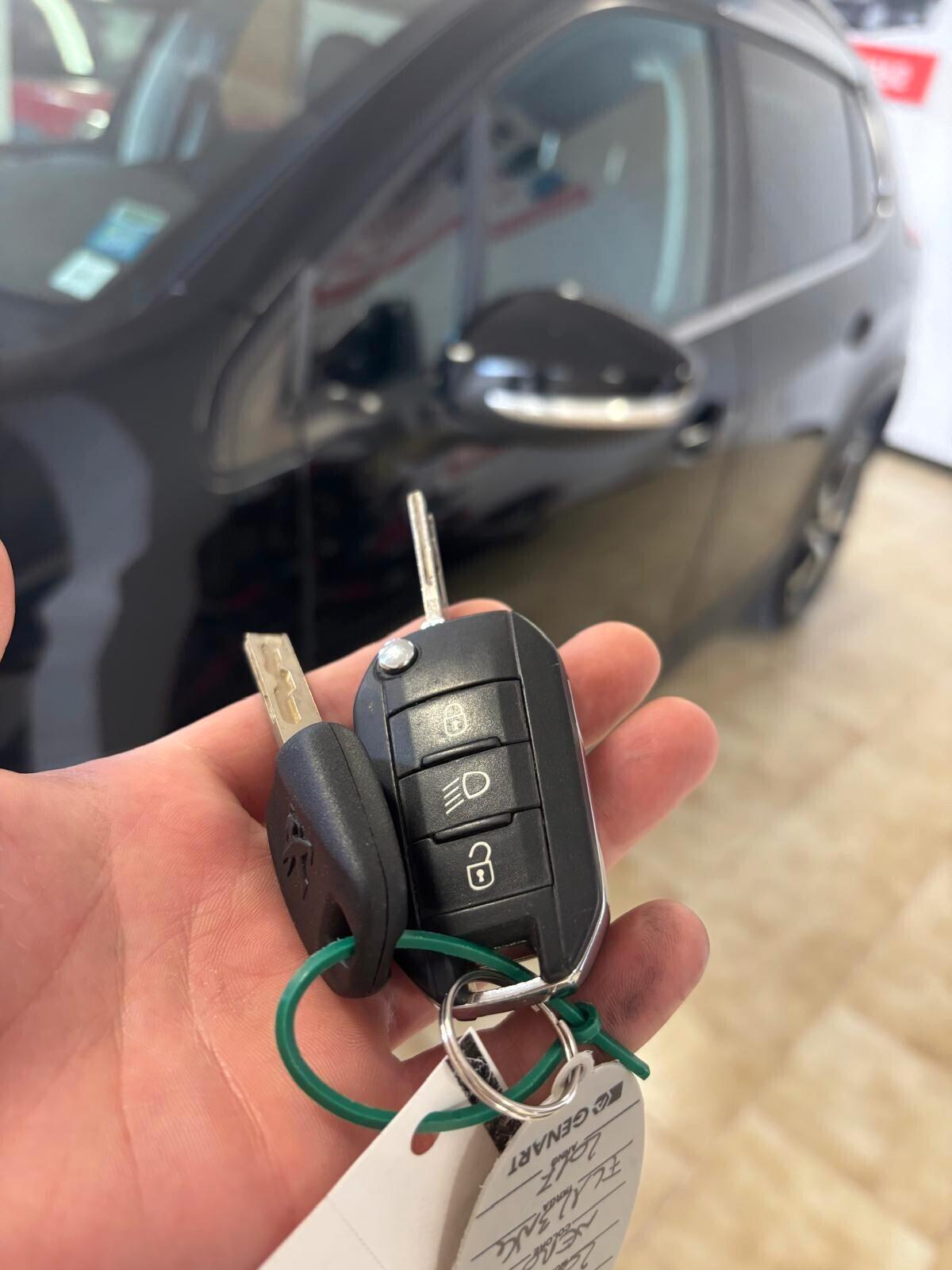 PEUGEOT 2008 DS 1.6 ADATTA NEOPATENTATI KM 131 MILA