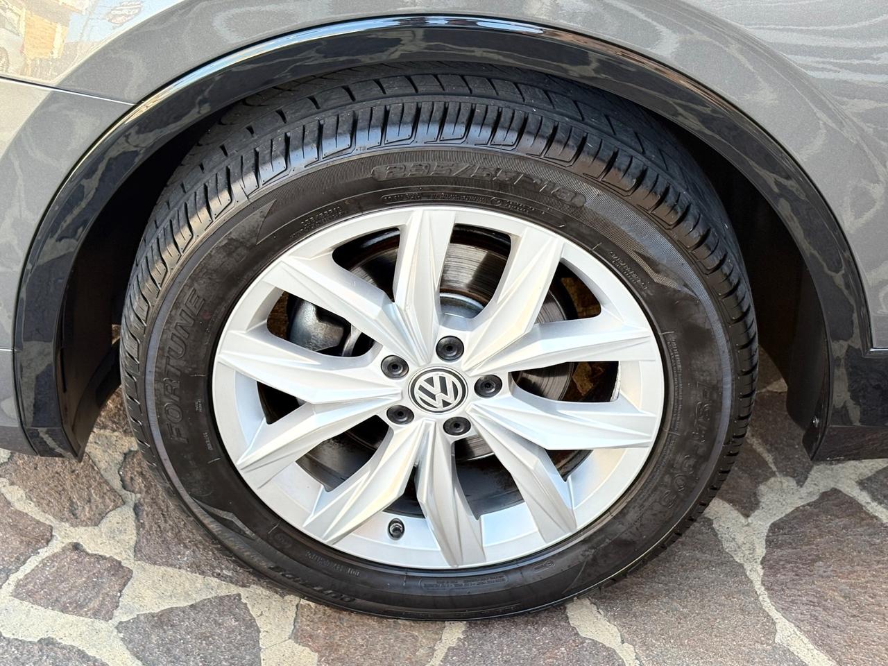 Volkswagen Tiguan 2.0 TDI DSG R-Line FULL/LED/NAV