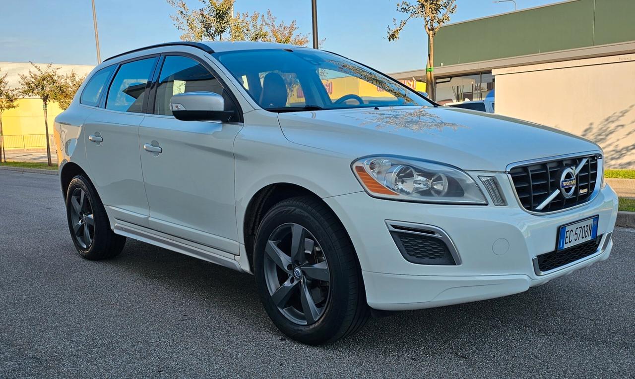 Volvo XC 60 XC60 D5 AWD R-design