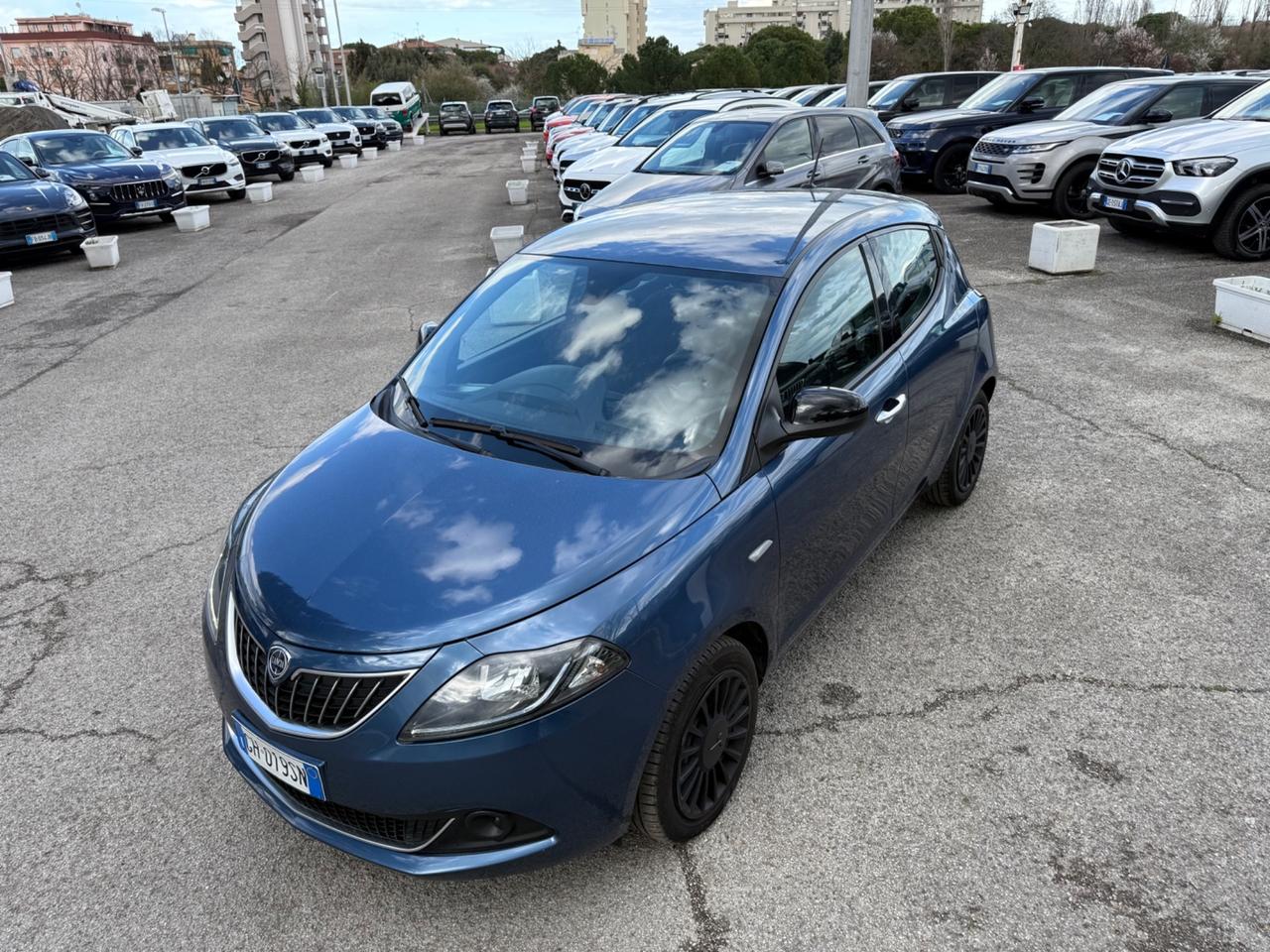 Lancia Ypsilon 1.0 FireFly 5 porte S&S Hybrid Ecochic Silver
