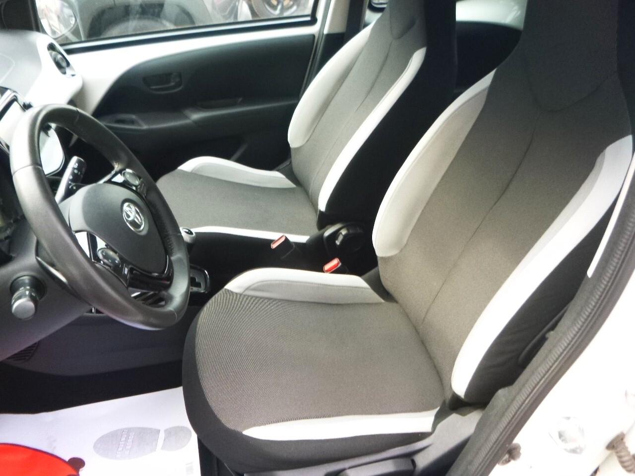 Toyota Aygo 1.0 VVT-i 69 CV 5 porte x-play MMT NEOPATENTATI