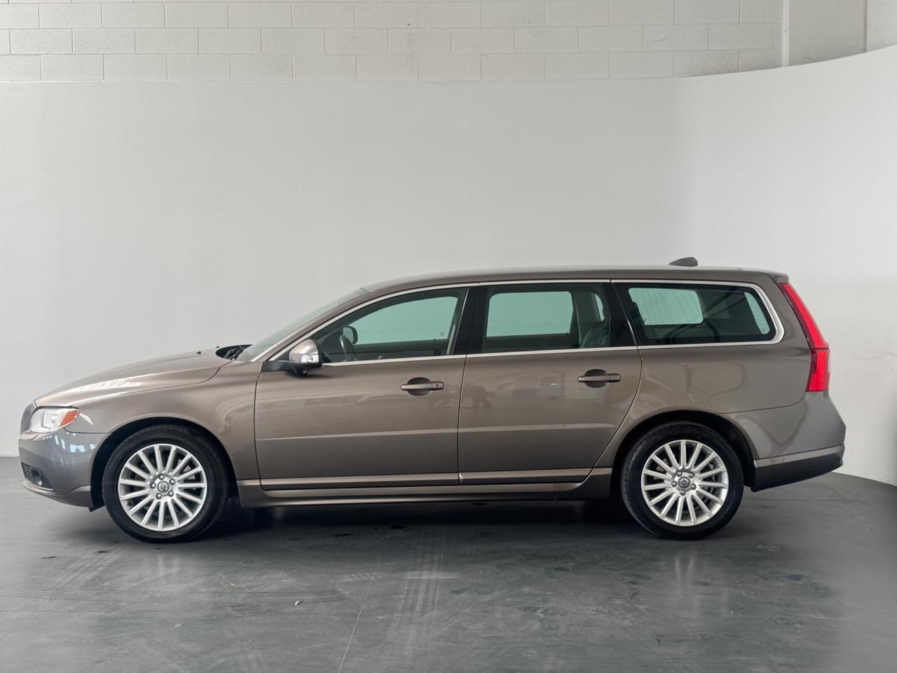 Volvo V70 2.4 D5 Summum