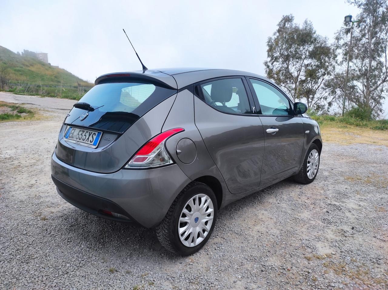 Lancia Ypsilon 1.2 69 CV 5 porte S&S Gold