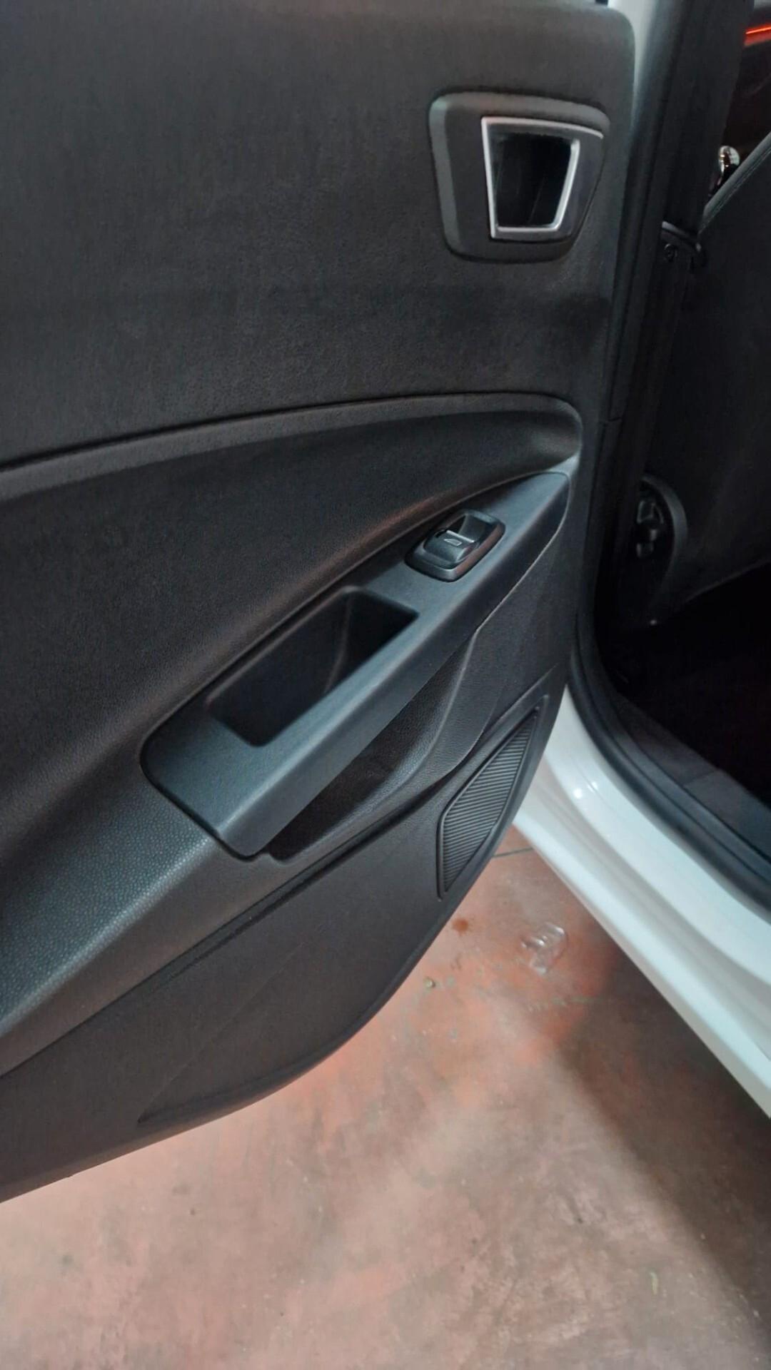 Ford Fiesta 1.5 TDCi 5 porte Titanium neopatentati ok