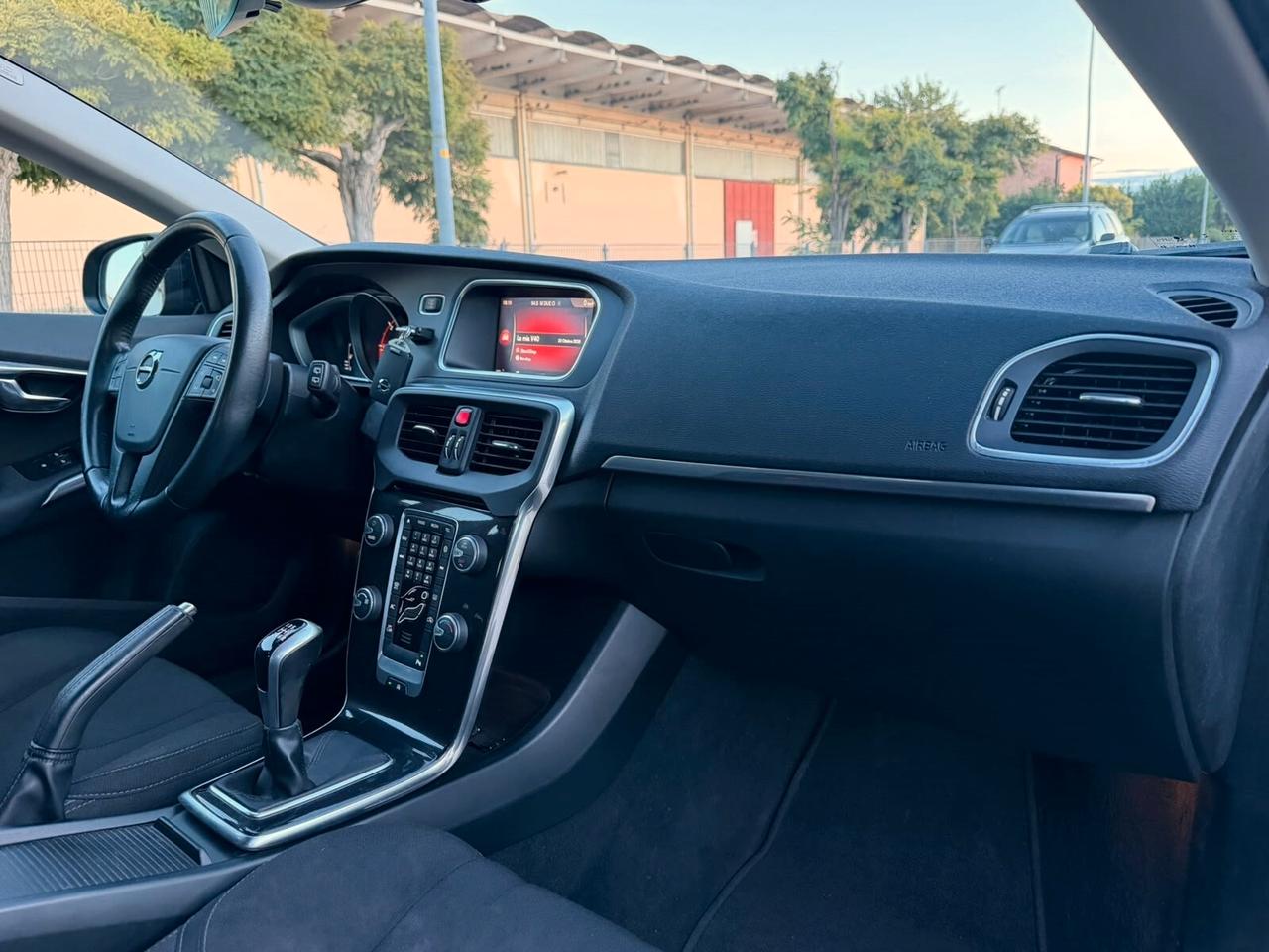 VOLVO V40 2.0 BERLINA DIESEL D2 EURO6B