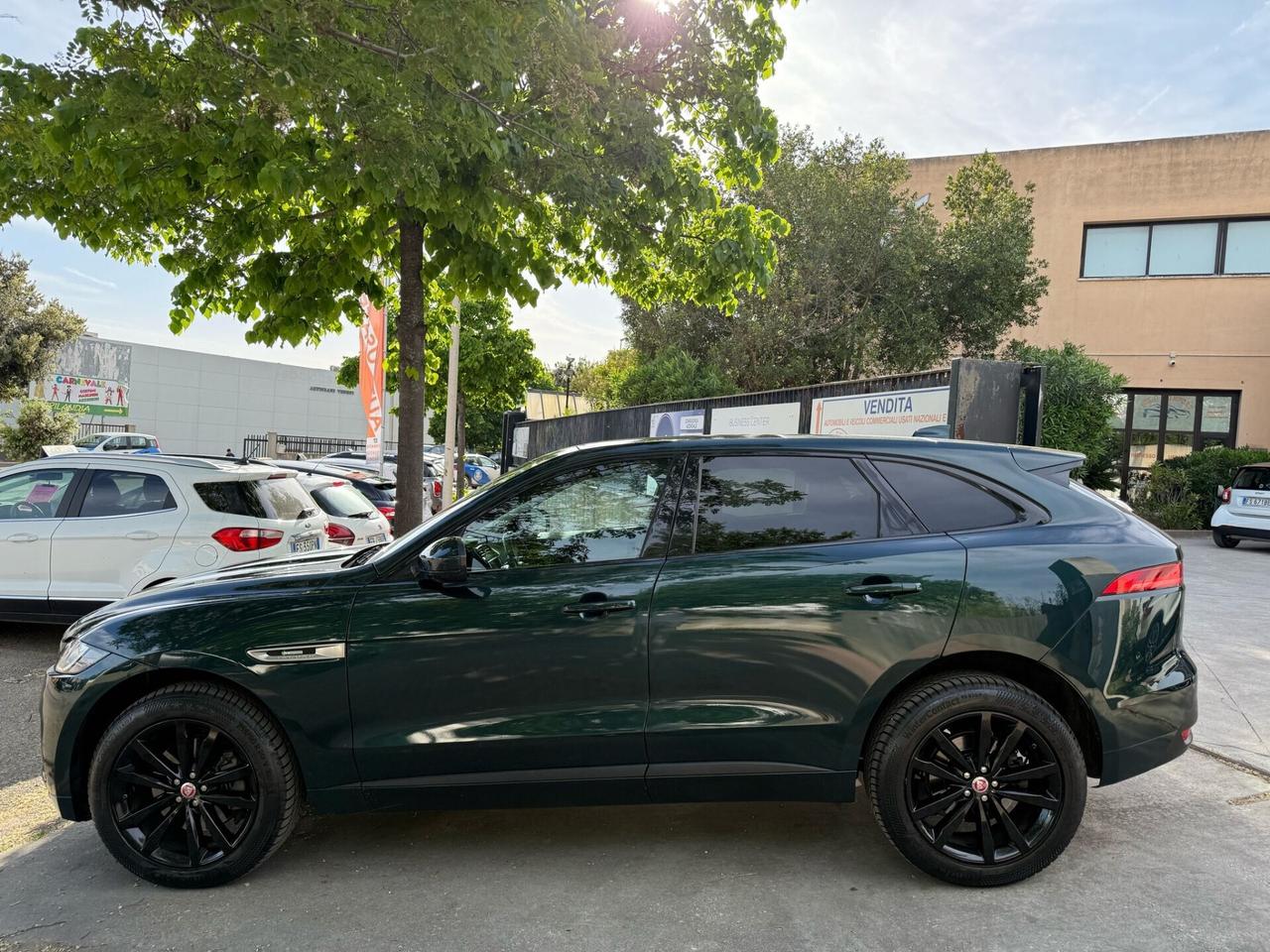 Jaguar F-Pace 2.0 R-Sport AWD 180 HP