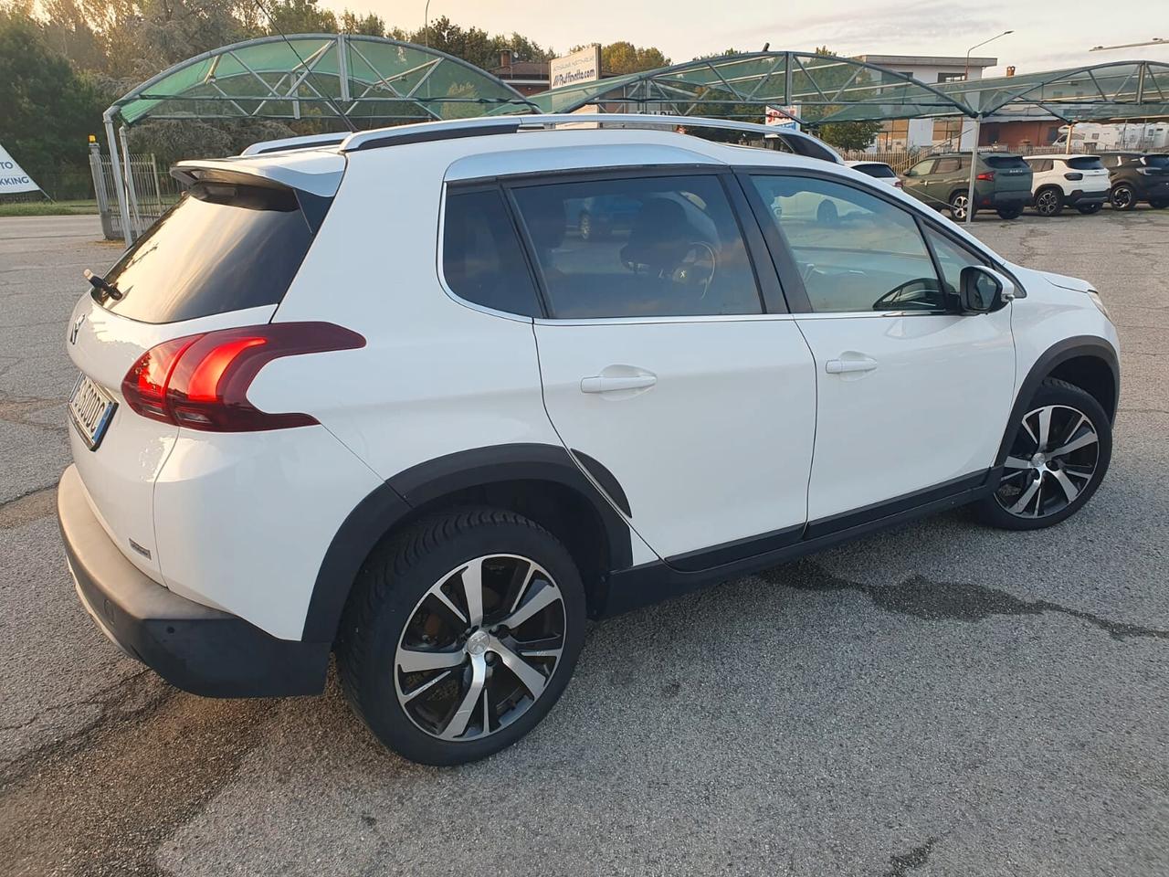 Peugeot 2008 PEUGEOT 2008 Pure Tech 110CV ALLURE