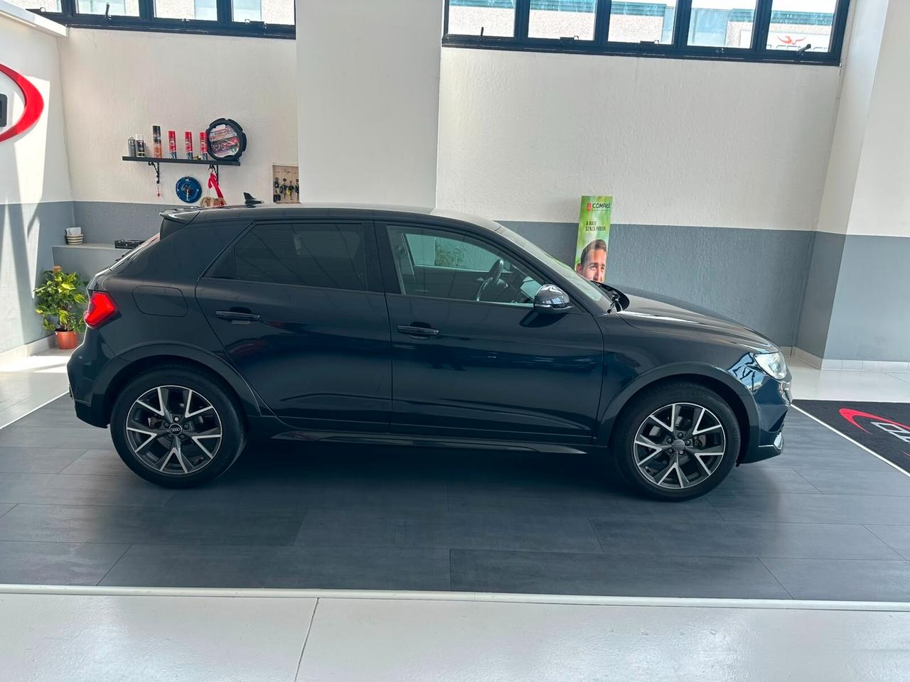 Audi A1 citycarver 30 TFSI S tronic Identity Contrast