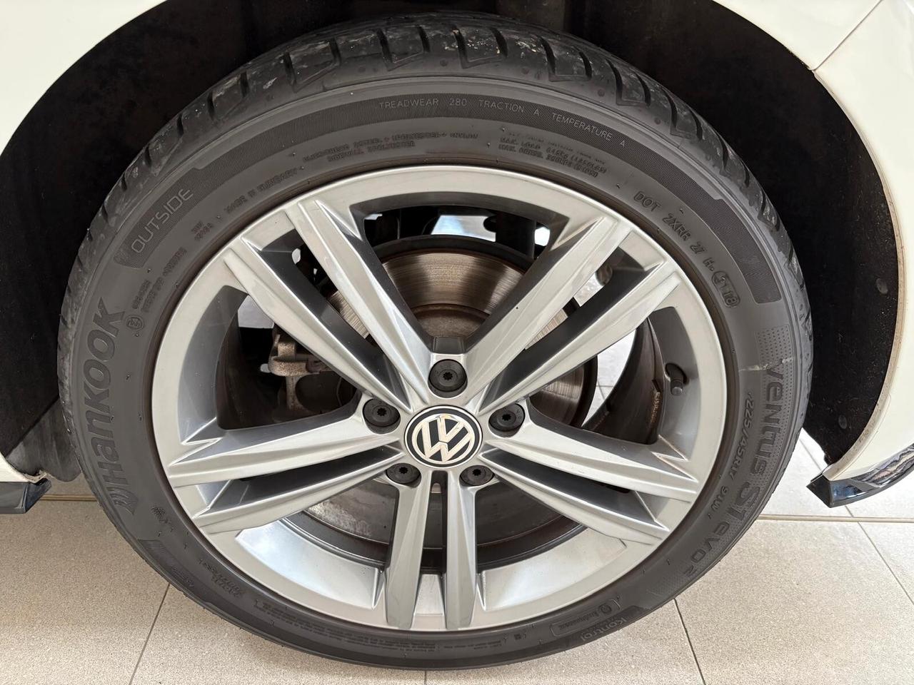 Volkswagen Golf 1.5 TSI 5p. R-LINE