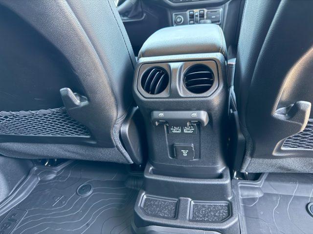 JEEP Wrangler Unlimited 2.0 Turbo Sahara
