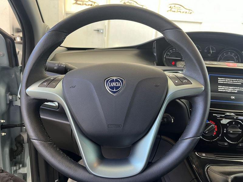 Lancia Ypsilon 1.0 FireFly 5 porte S&S Hybrid Platino TUA DA 159,00 al mese