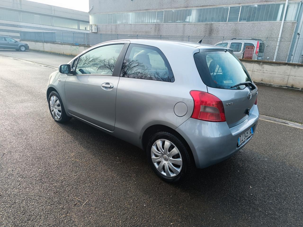 Toyota Yaris 1.0 SOLO 99.000 KM NEOPATENTATI