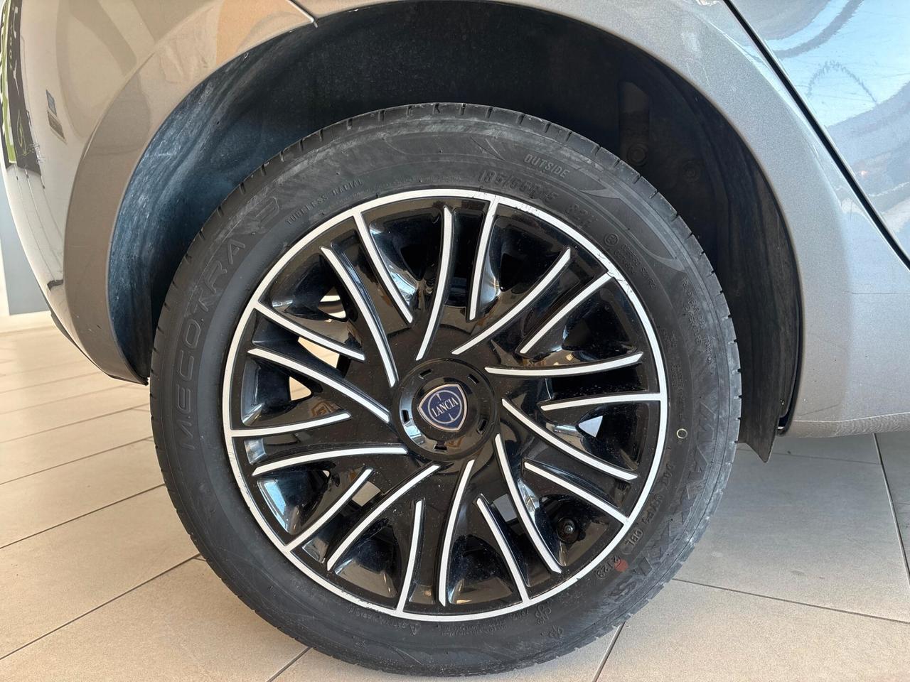 Lancia Ypsilon 1.0 FireFly 5 porte S&S Hybrid Gold