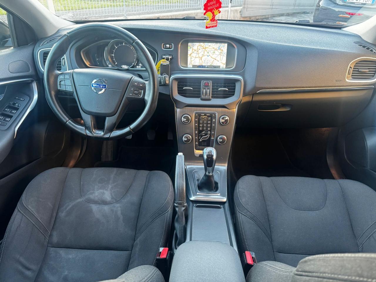 Volvo V40 D2 R-design Momentum