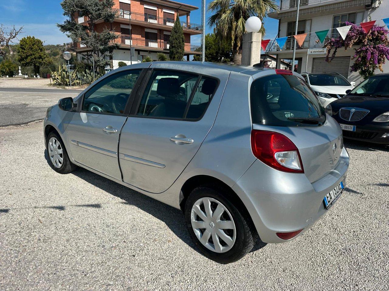 RENAULT Clio 1.2 16V 5 porte Confort