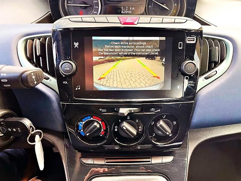 Lancia Ypsilon 1.0 FireFly 5 porte S&S Hybrid Platino