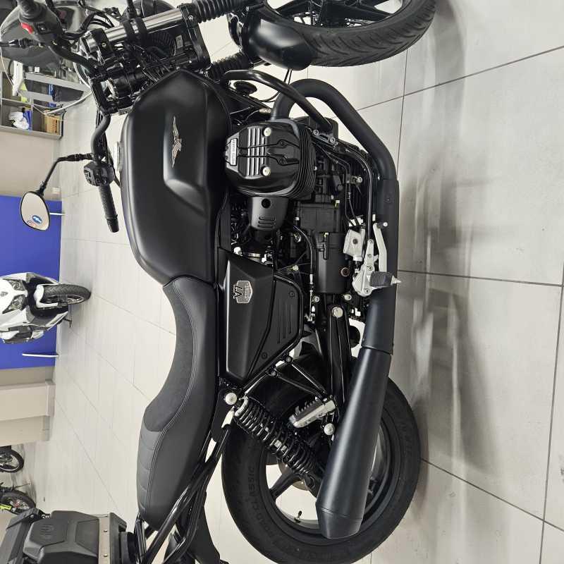 Moto Guzzi V7 Stone - 2026