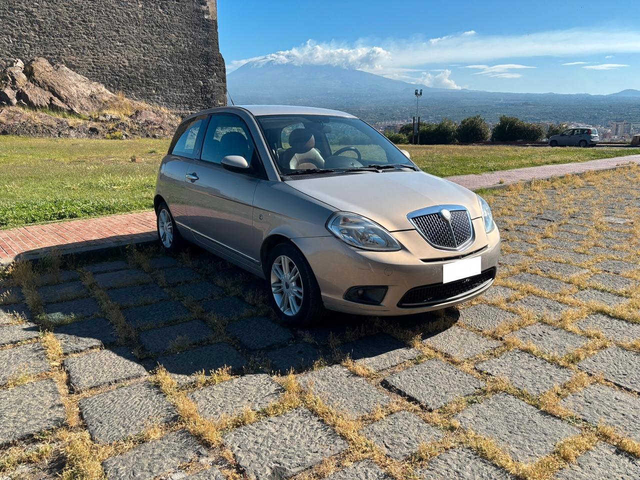 Lancia Ypsilon 1.3 MJT 75 CV Oro