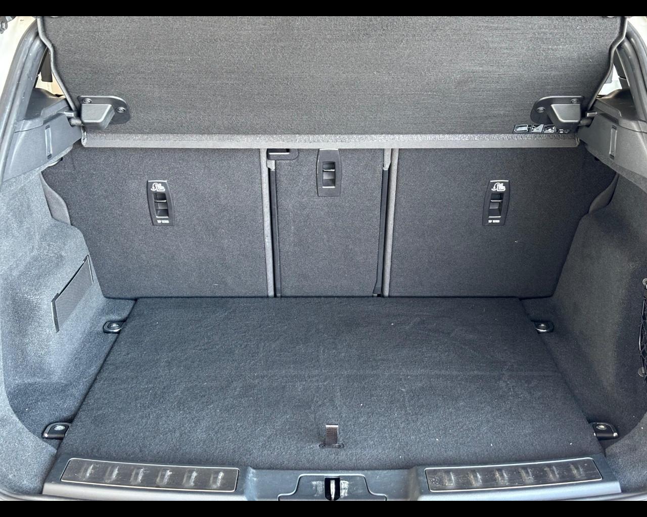 LAND ROVER EVOQUE 2.0d HSE AWD AUTO R-DYNAMIC