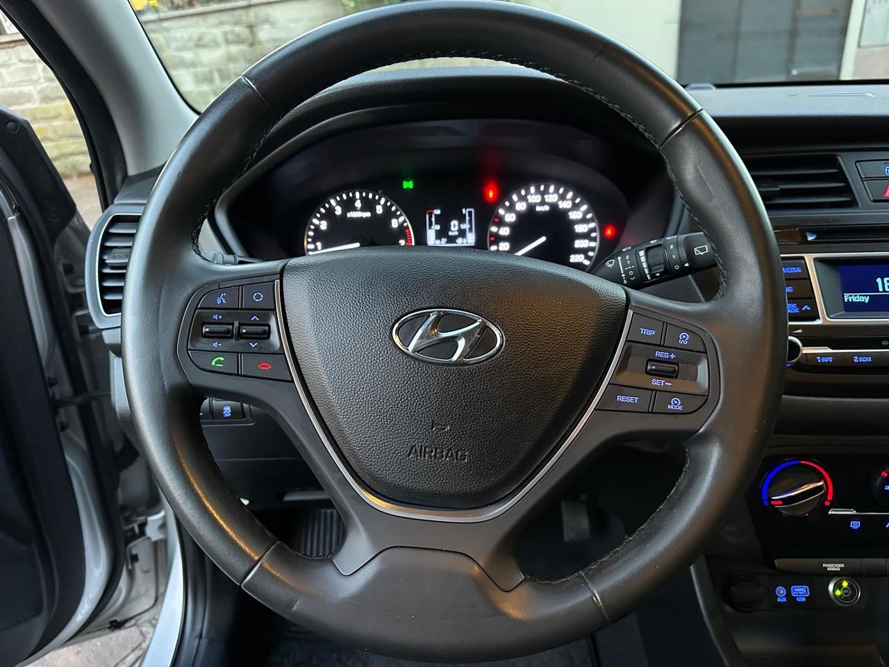 Hyundai i20 1.2 5 porte Econext Blackline