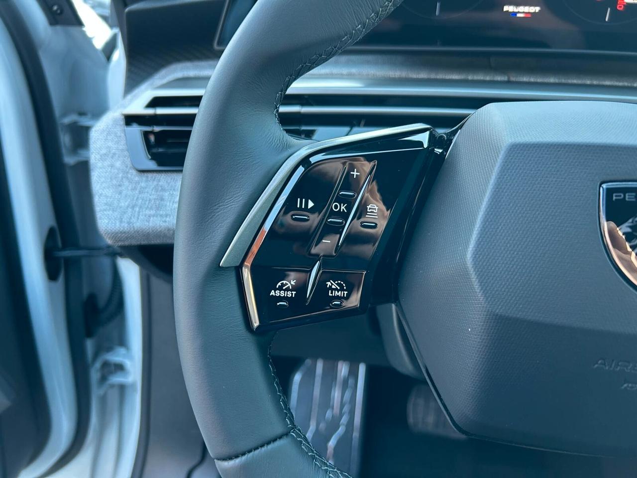 Peugeot 3008 1.2 HYBRID 145cv E-DCS6