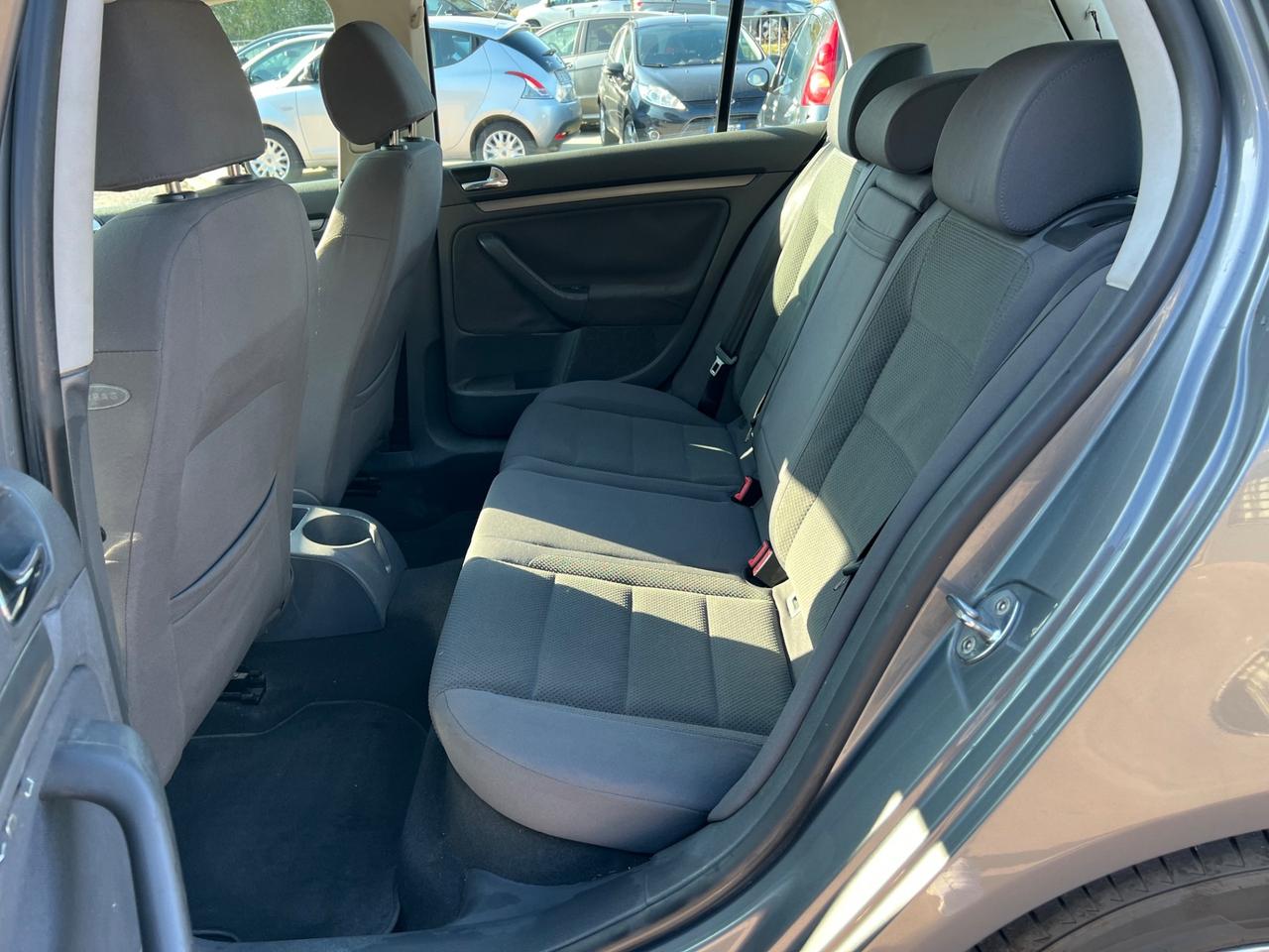 Volkswagen Golf 1.6 16V FSI 5p. Comfortline