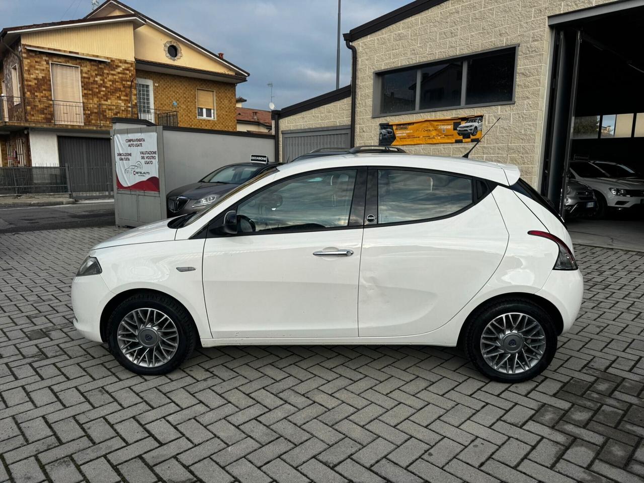 Lancia Ypsilon 1.2 69 CV 5 porte GPL Ecochic Gold