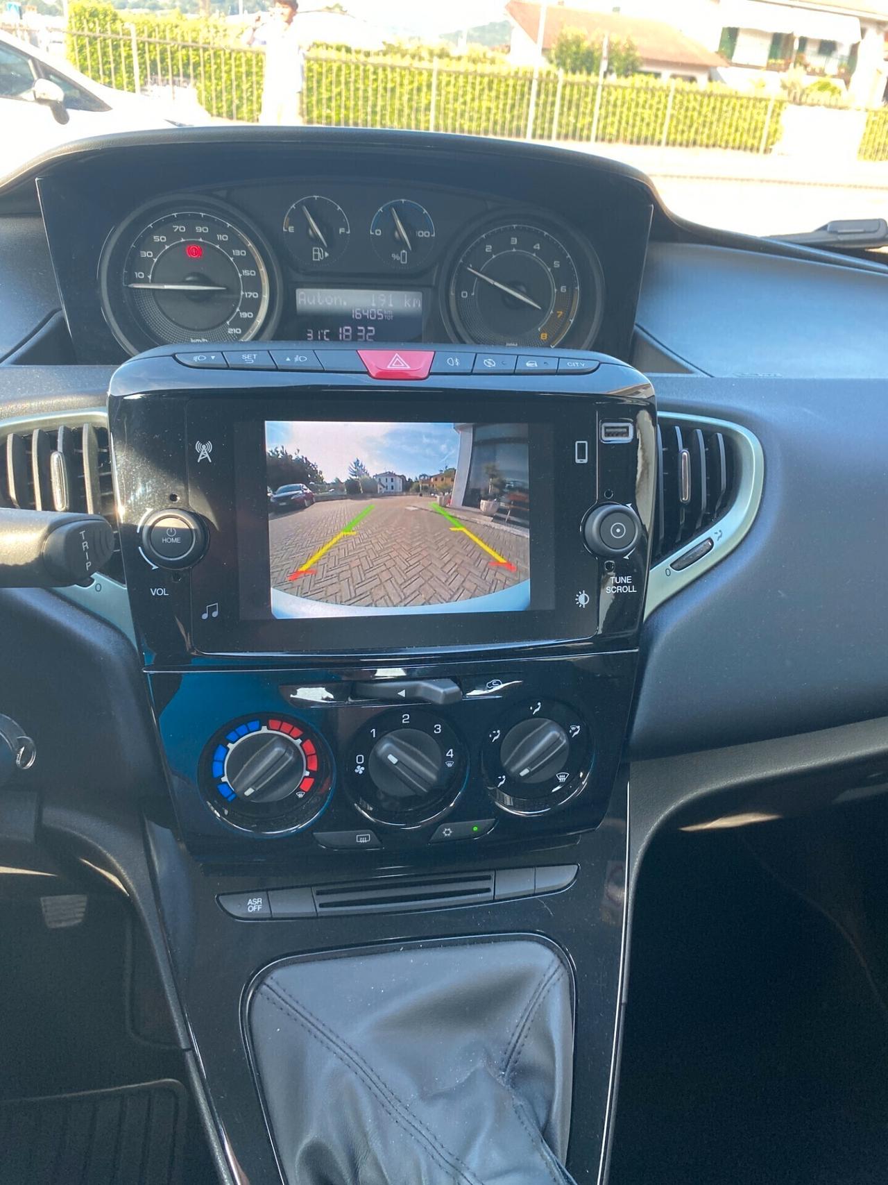 Lancia Ypsilon 1.0 FireFly 5 porte S&S Hybrid Platino garanzia 3 anni