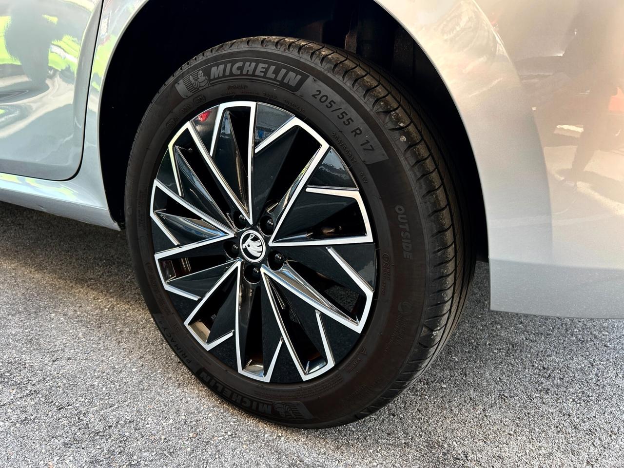 Skoda Kamiq 1.0 TSI 115 CV Black Dots 2025