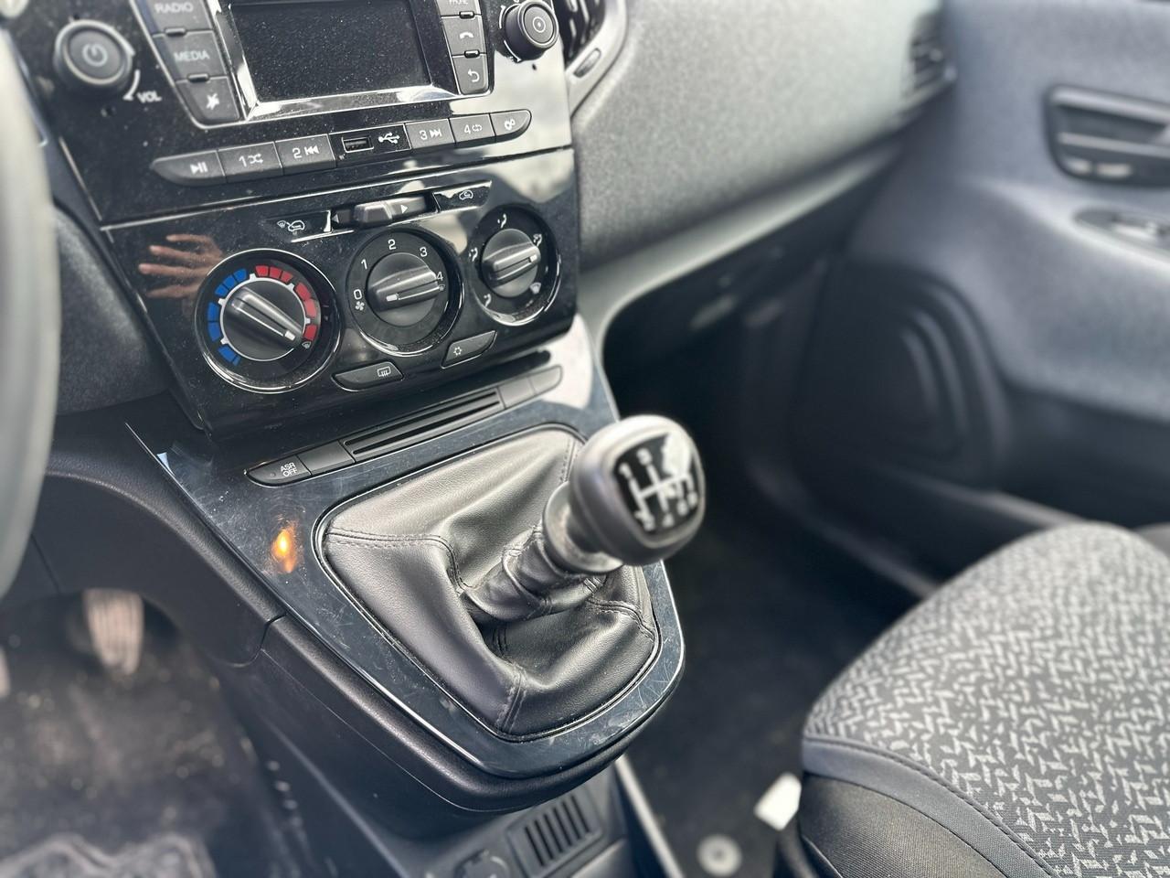 LANCIA Ypsilon III 2021 - Ypsilon 1.0 firefly hybrid Silver s&s 70cv