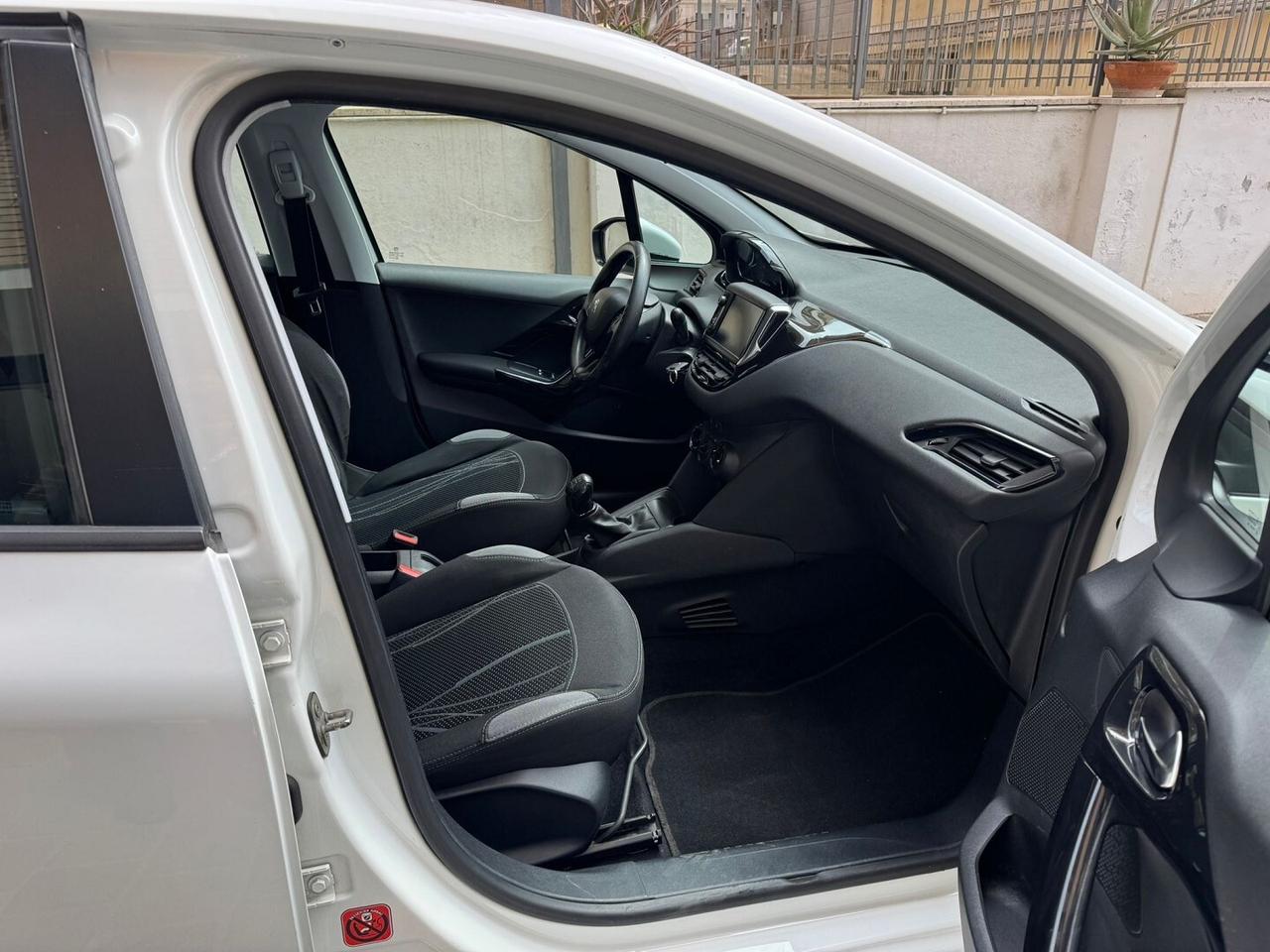 PEUGEOT 208 1.4 HDi 68CV 5p Active