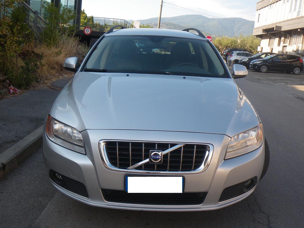 Volvo V70 2.4 D Momentum-unipro-leggi bene