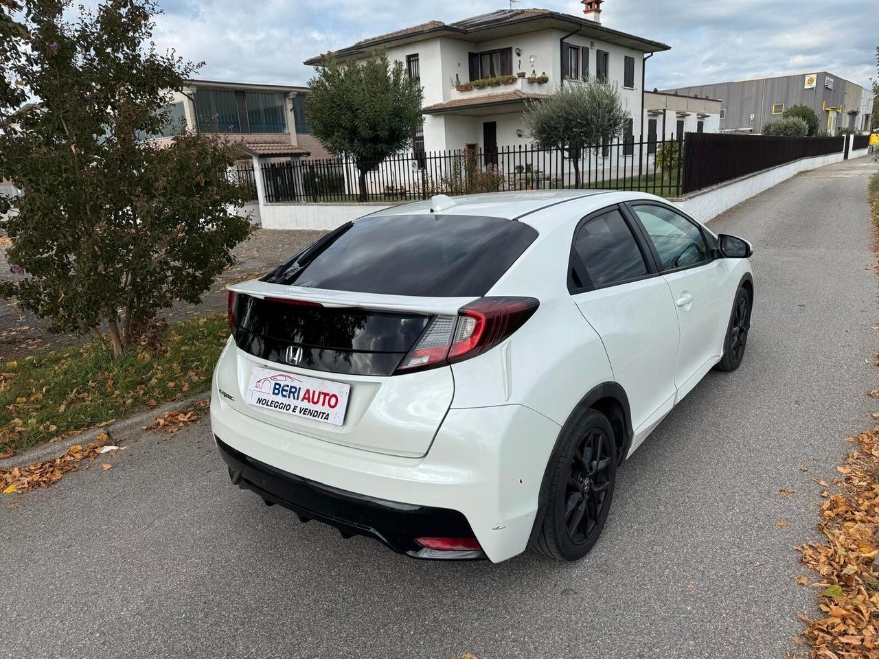 Honda Civic adatta neopatentati