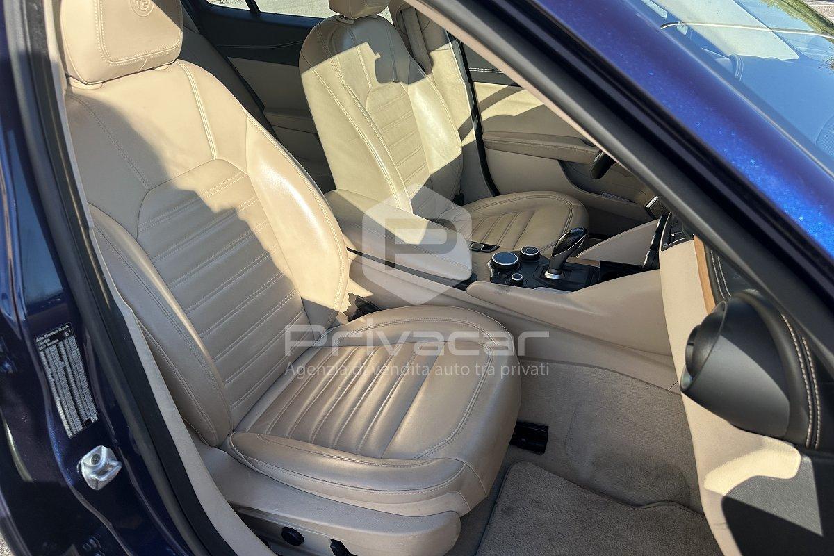 ALFA ROMEO Giulia 2.2 Turbodiesel 210 CV AT8 AWD Q4 Veloce