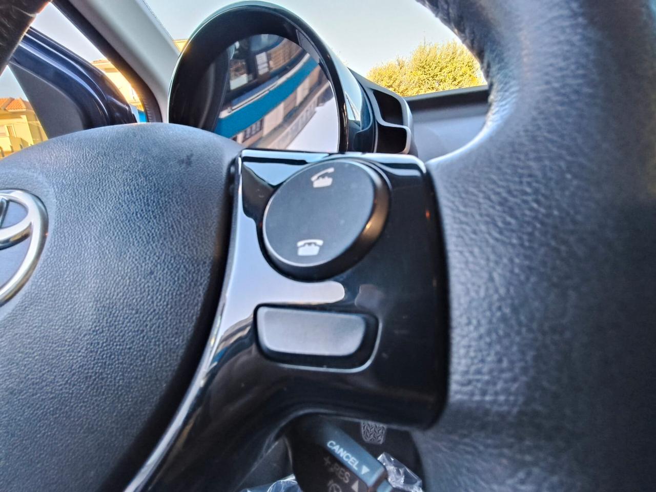 Toyota Aygo Connect 1.0 VVT-i 72 CV 5 porte x-play