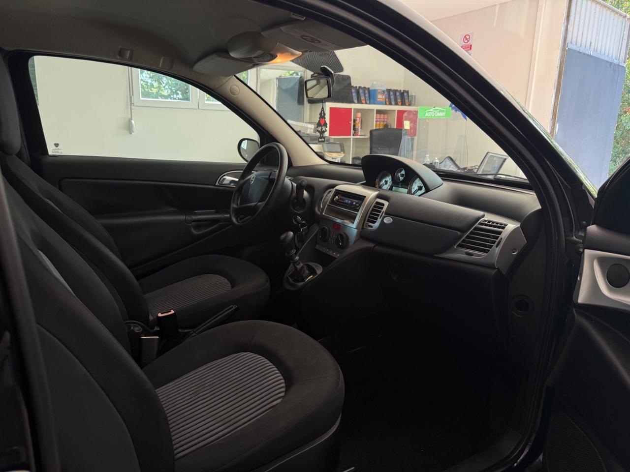 Lancia Ypsilon 1.2 BENZINA NEOPATENTATI