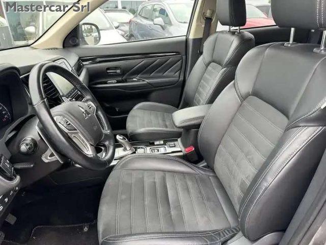 MITSUBISHI Outlander Outlander phev 2.4 Instyle Plus 4wd - FZ221SY