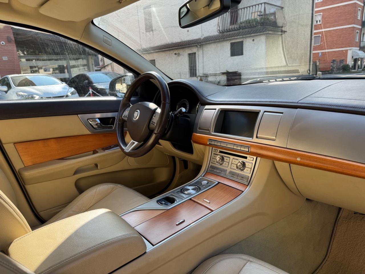 Jaguar XF 2.7D V6 Premium Luxury