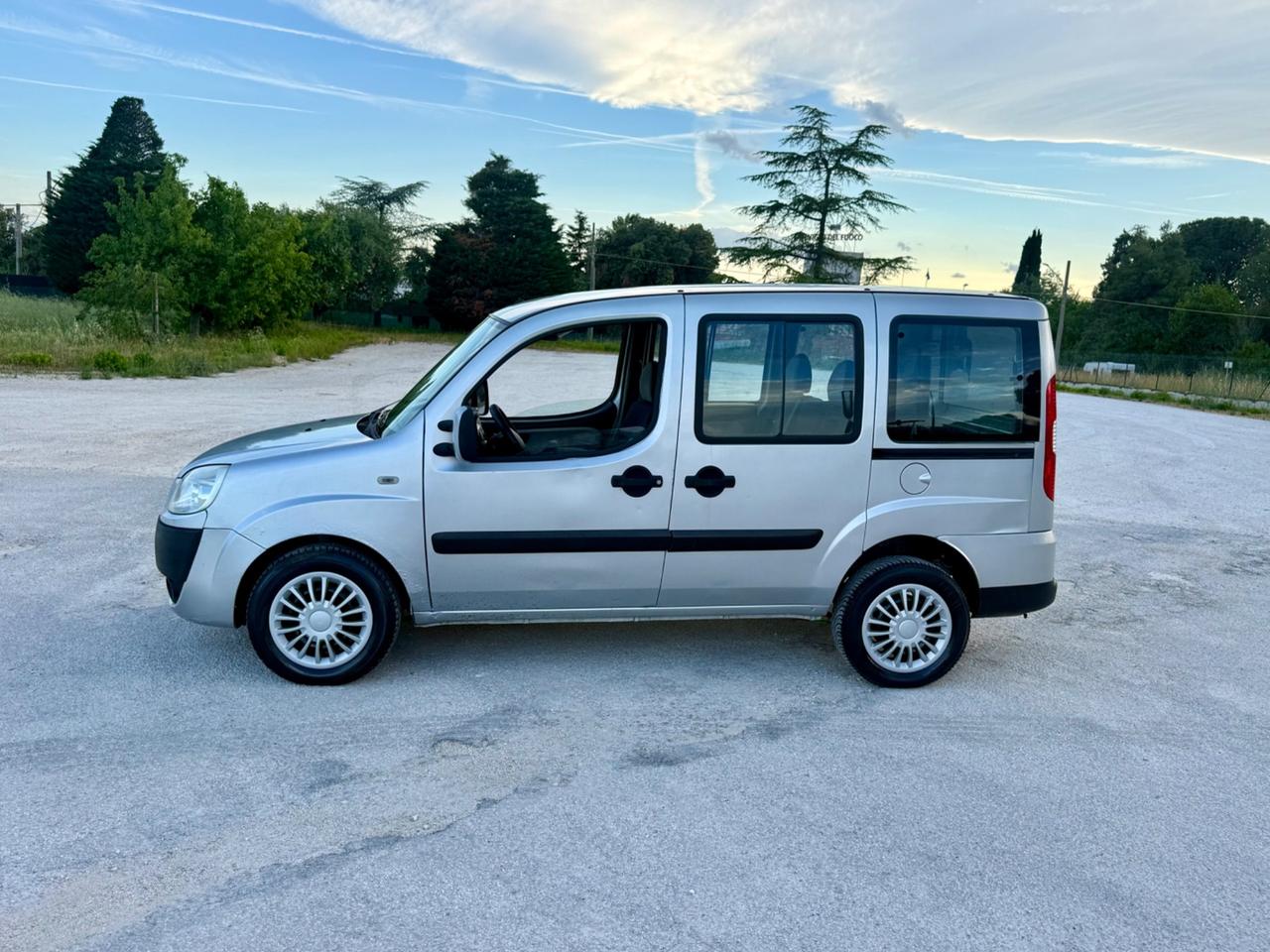 Fiat doblo 5 posti 1.9 JTD neopatentati
