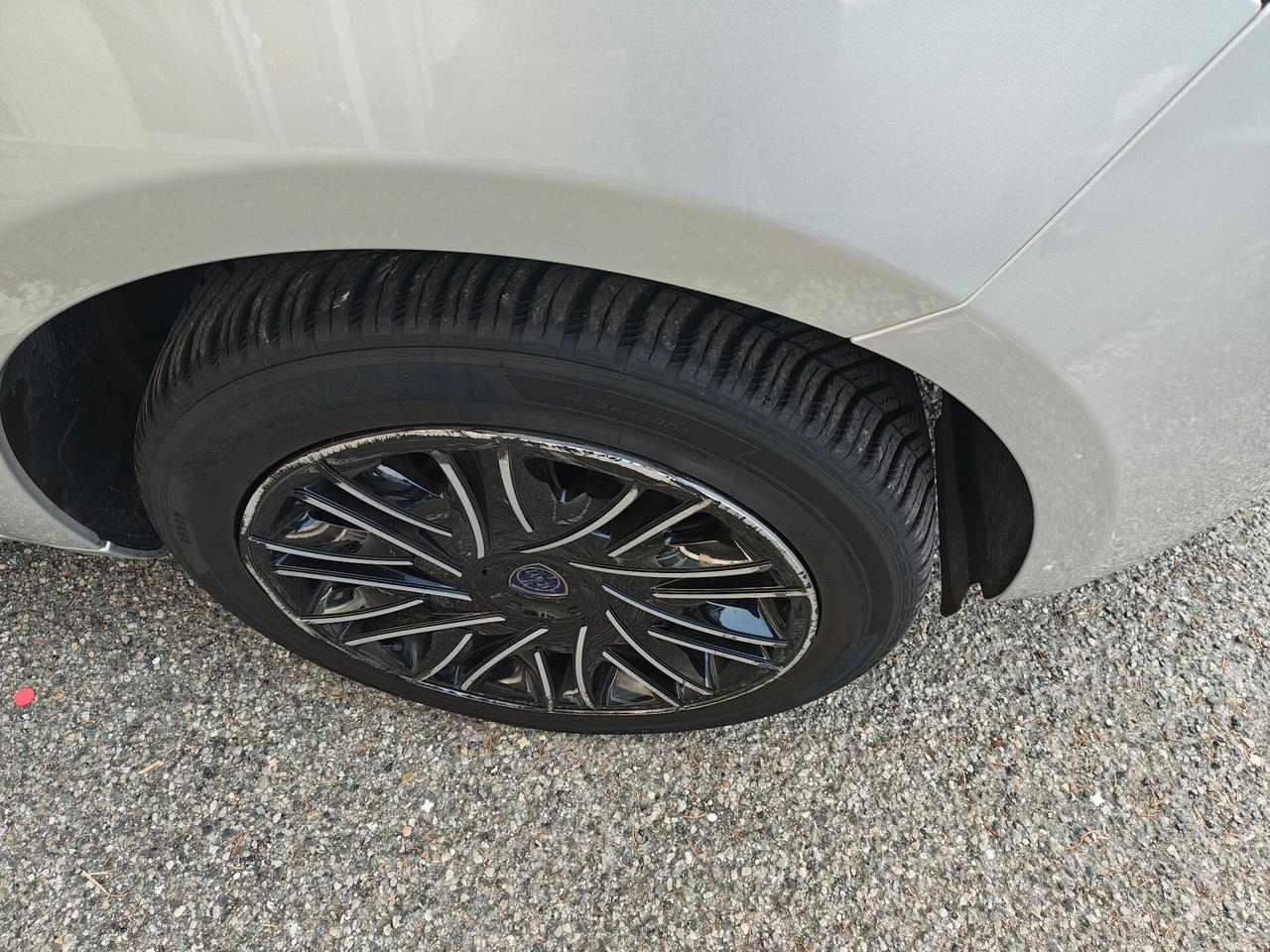 Lancia Ypsilon 1.2 69 CV 5 porte S&S Elefantino Blu