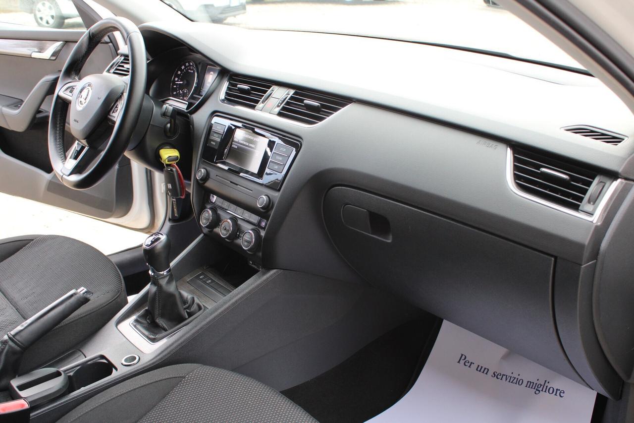 Skoda Octavia Wagon 2.0 tdi Scout c sen. parc. 4x4 150cv