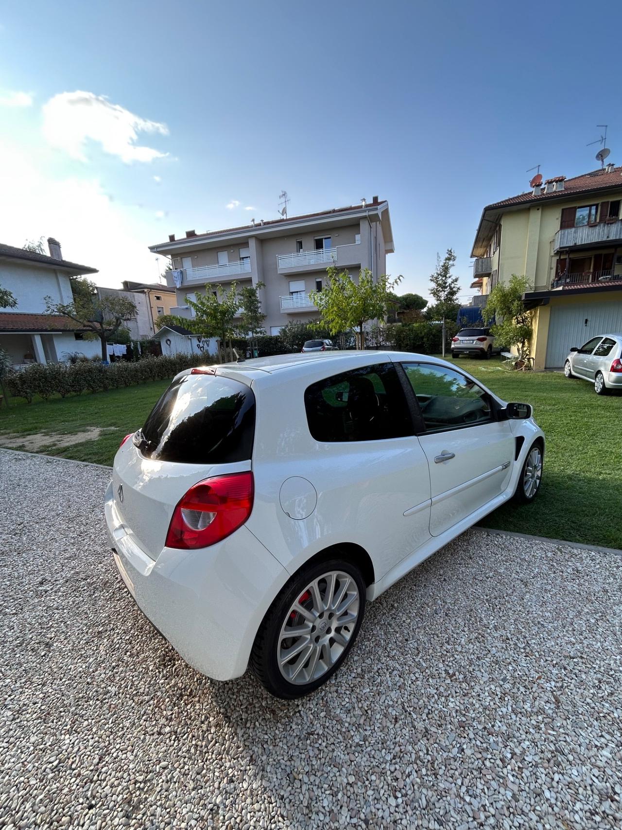 Renault Clio RS F1 Team R27