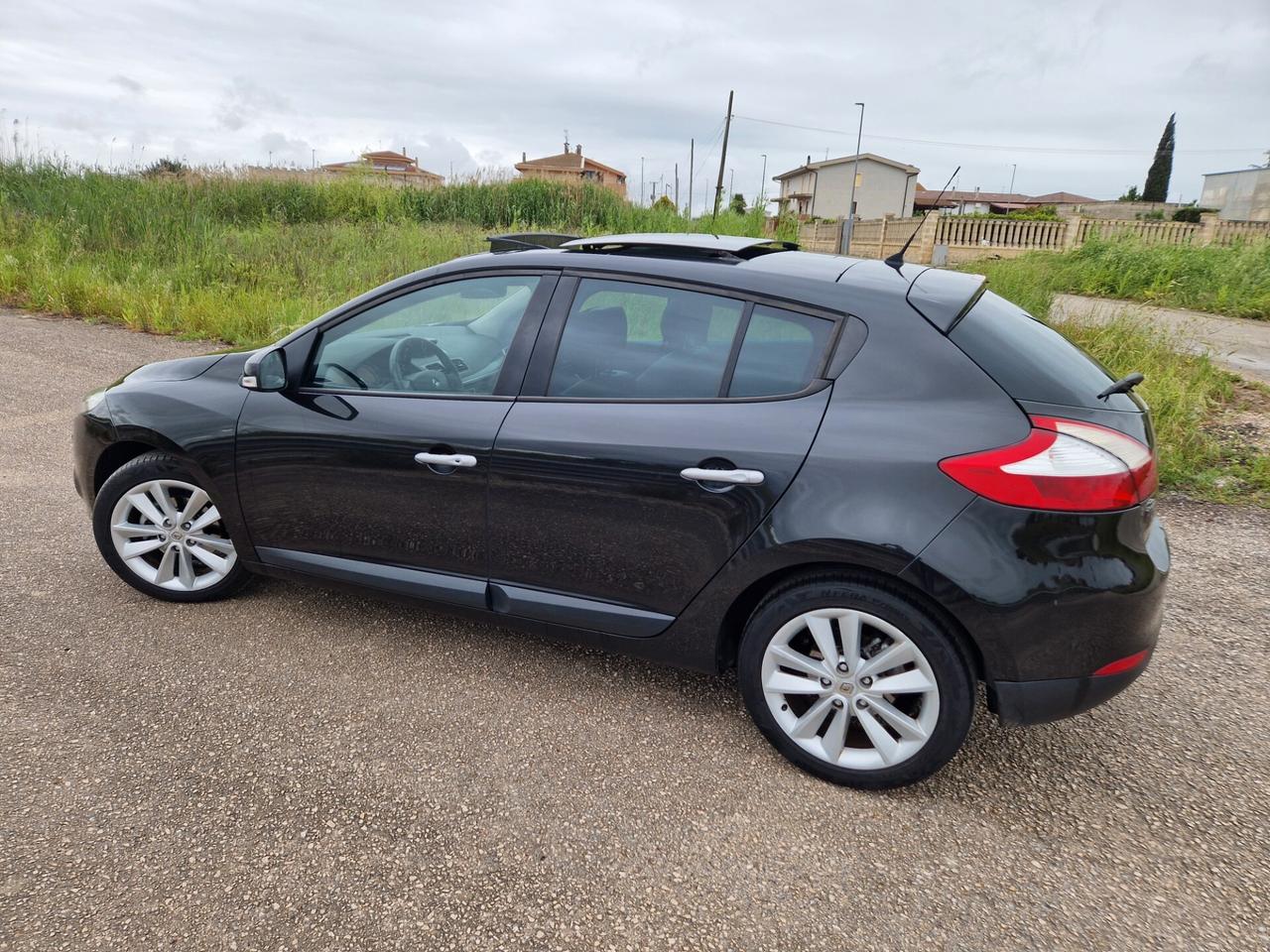 Renault Megane Mégane C-C 1.5 dCi 110CV EDC Luxe