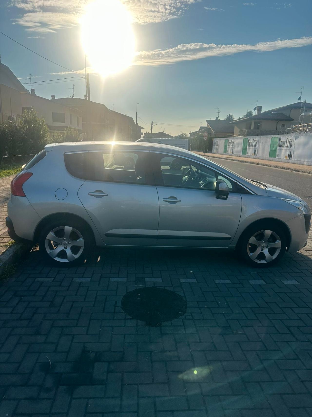 Peugeot 3008 1.6 HDi 110CV cambio robotizzato Premium