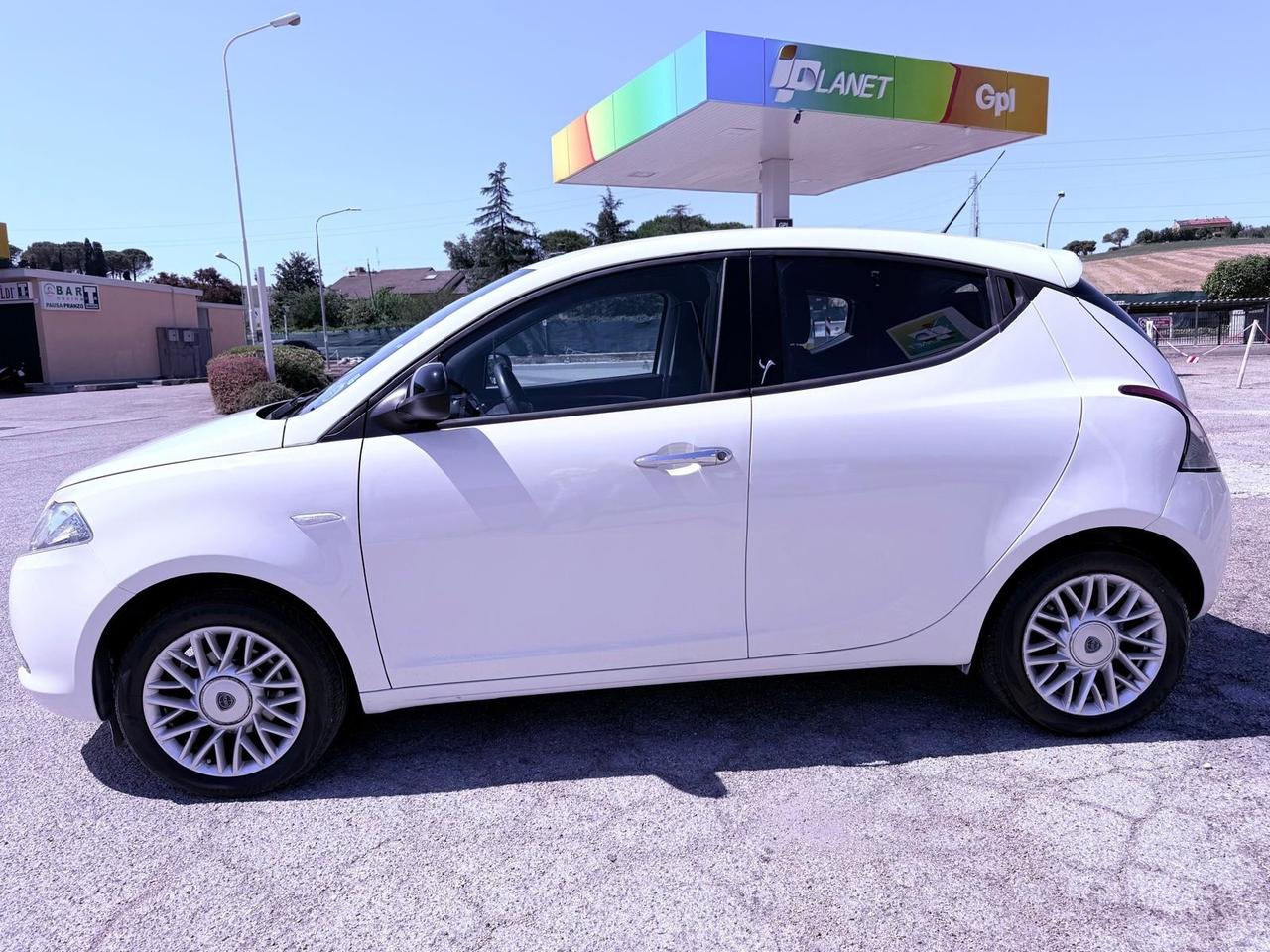 Lancia Ypsilon 1.2 69 CV 5 porte S&S Silver