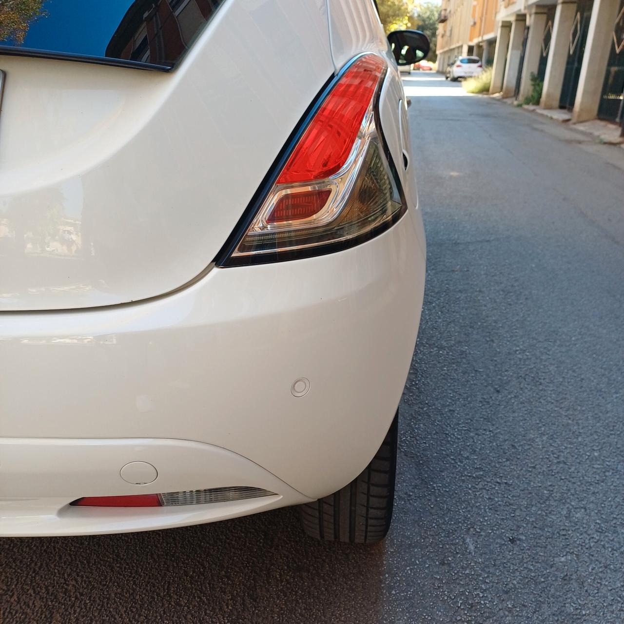 Lancia Ypsilon 1.2 69 CV 5 porte GPL