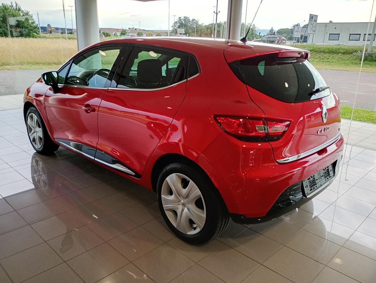 Renault Clio TCe 12V 90CV Start&Stop 5 porte - LIMITED - NEOPATENTATI -