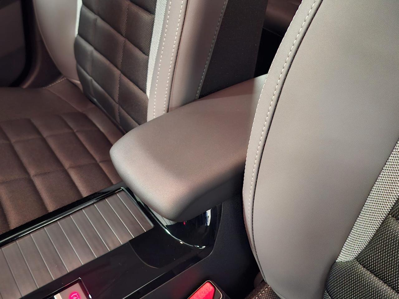 Citroen C4 1.2 PureTech 130CV Plus EAT8 Km. 0 MY'25